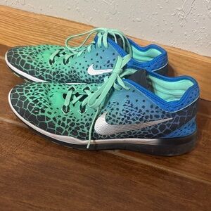 Nike Teal and Black Patterned Sneakers